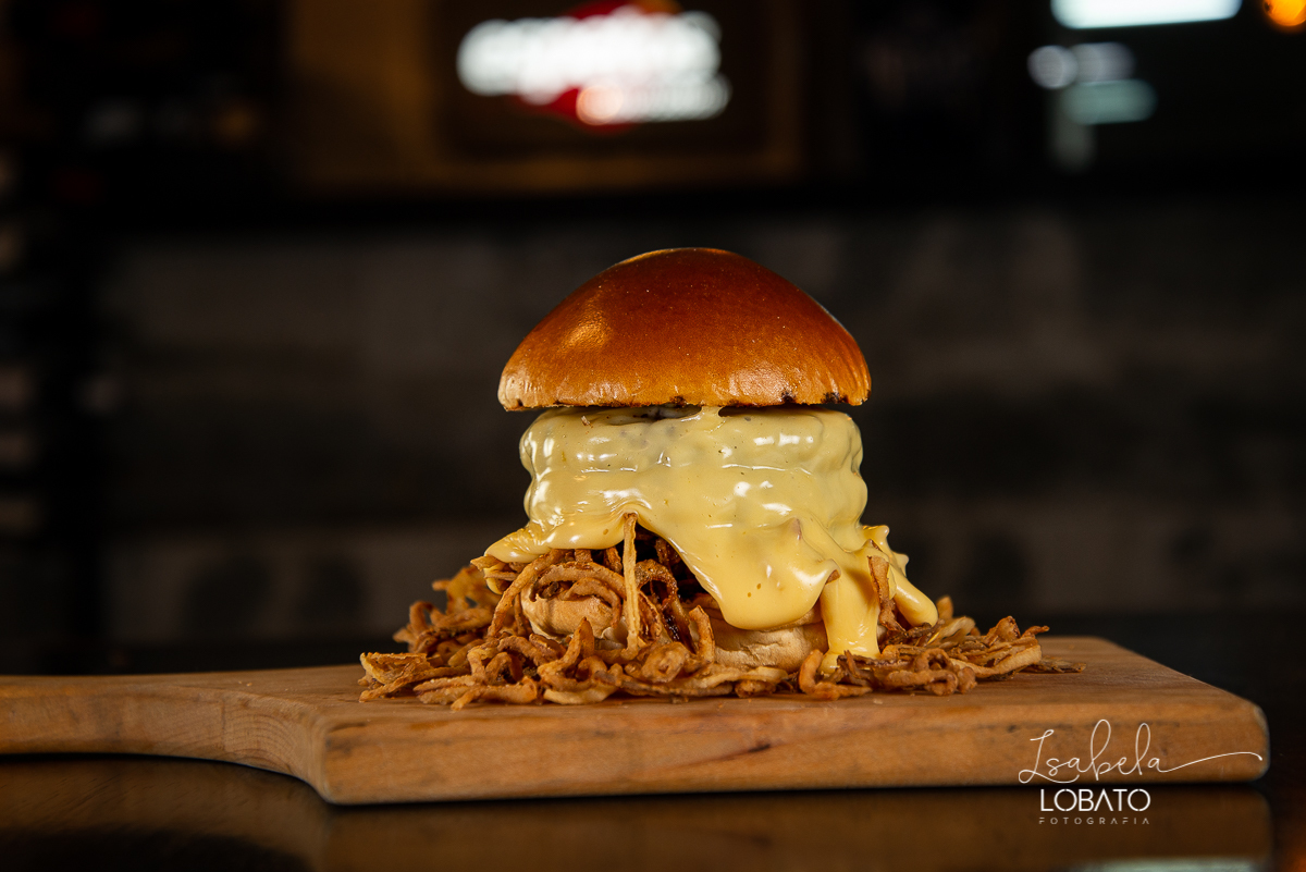 hamburguer-artesanal-burger-suculento-burger-artesanal-hamburger-fotos-de-hamburguer-fotografa-de-hamburguer-fotografa-de-alimentos-melhor-fotografa-de-gastronomia-de-minas-gerais-fotografia-de-comida-isabela-lobato-fotografia-gourmet-food-photography