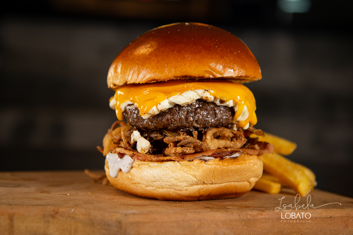 hamburguer-artesanal-burger-suculento-burger-artesanal-hamburger-fotos-de-hamburguer-fotografa-de-hamburguer-fotografa-de-alimentos-melhor-fotografa-de-gastronomia-de-minas-gerais-fotografia-de-comida-isabela-lobato-fotografia-gourmet-food-photography