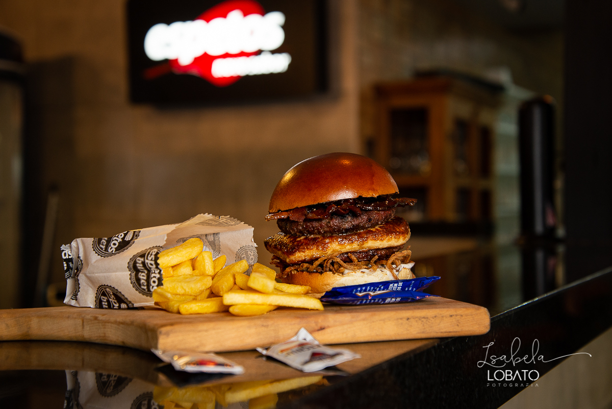 hamburguer-artesanal-burger-suculento-burger-artesanal-hamburger-fotos-de-hamburguer-fotografa-de-hamburguer-fotografa-de-alimentos-melhor-fotografa-de-gastronomia-de-minas-gerais-fotografia-de-comida-isabela-lobato-fotografia-gourmet-food-photography