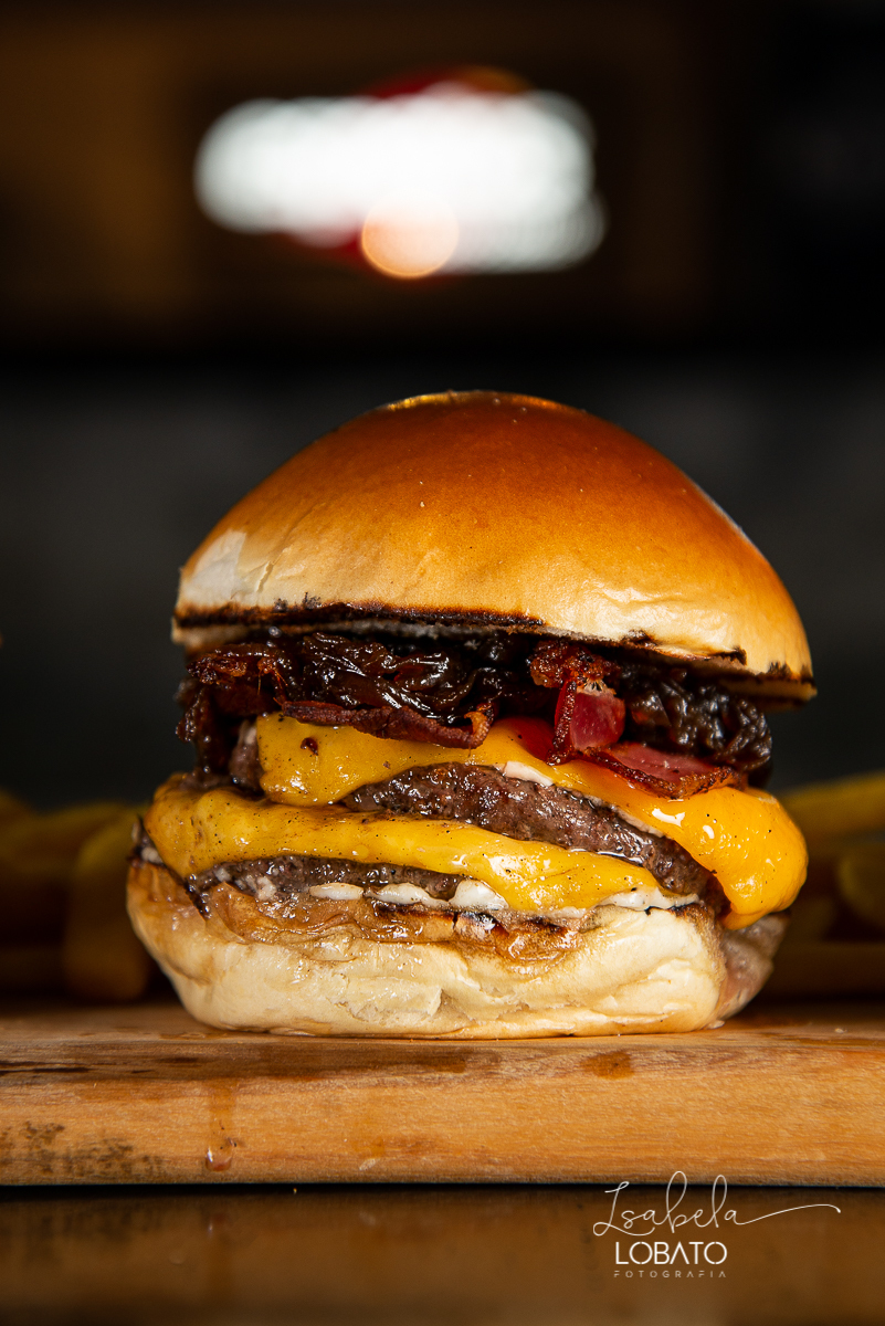 hamburguer-artesanal-burger-suculento-burger-artesanal-hamburger-fotos-de-hamburguer-fotografa-de-hamburguer-fotografa-de-alimentos-melhor-fotografa-de-gastronomia-de-minas-gerais-fotografia-de-comida-isabela-lobato-fotografia-gourmet-food-photography