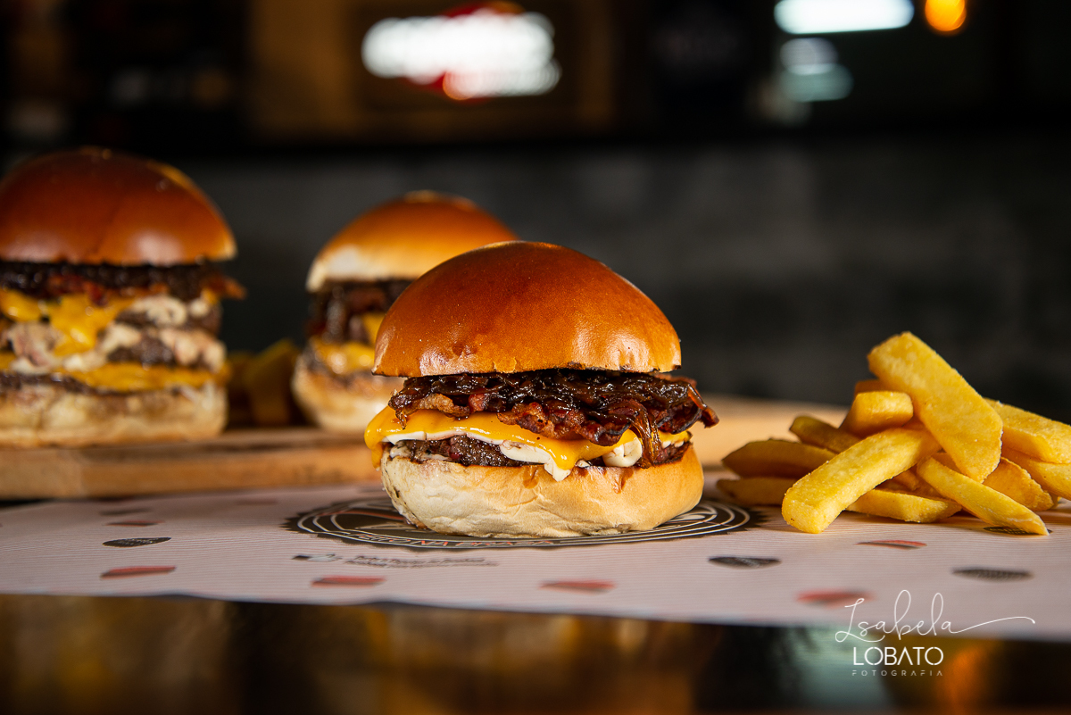 hamburguer-artesanal-burger-suculento-burger-artesanal-hamburger-fotos-de-hamburguer-fotografa-de-hamburguer-fotografa-de-alimentos-melhor-fotografa-de-gastronomia-de-minas-gerais-fotografia-de-comida-isabela-lobato-fotografia-gourmet-food-photography