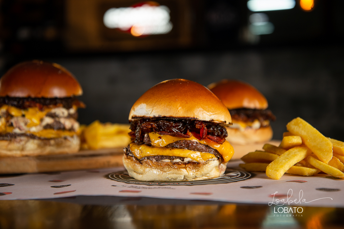 hamburguer-artesanal-burger-suculento-burger-artesanal-hamburger-fotos-de-hamburguer-fotografa-de-hamburguer-fotografa-de-alimentos-melhor-fotografa-de-gastronomia-de-minas-gerais-fotografia-de-comida-isabela-lobato-fotografia-gourmet-food-photography
