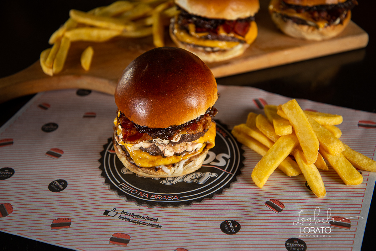 hamburguer-artesanal-burger-suculento-burger-artesanal-hamburger-fotos-de-hamburguer-fotografa-de-hamburguer-fotografa-de-alimentos-melhor-fotografa-de-gastronomia-de-minas-gerais-fotografia-de-comida-isabela-lobato-fotografia-gourmet-food-photography