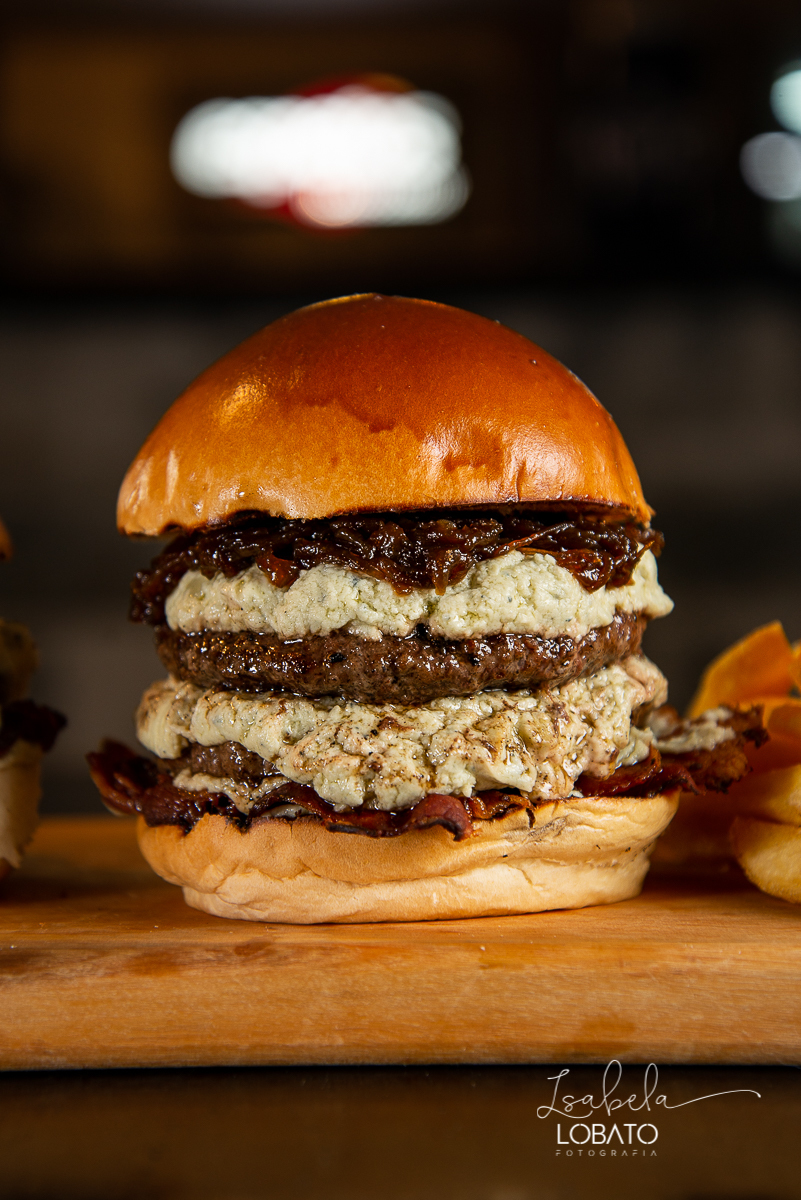 hamburguer-artesanal-burger-suculento-burger-artesanal-hamburger-fotos-de-hamburguer-fotografa-de-hamburguer-fotografa-de-alimentos-melhor-fotografa-de-gastronomia-de-minas-gerais-fotografia-de-comida-isabela-lobato-fotografia-gourmet-food-photography