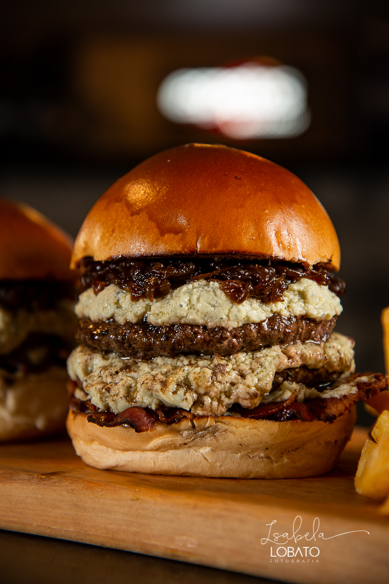 hamburguer-artesanal-burger-suculento-burger-artesanal-hamburger-fotos-de-hamburguer-fotografa-de-hamburguer-fotografa-de-alimentos-melhor-fotografa-de-gastronomia-de-minas-gerais-fotografia-de-comida-isabela-lobato-fotografia-gourmet-food-photography