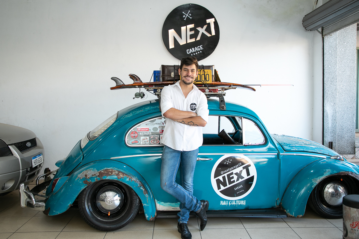 next-garage-venda-de-veiculos-usados-e-seminovos-em-barbacena-loja-de-carros-em-barbacena-empreendedor-publicidade-redes-sociais-mkt-digital-foto-publicidade-midias-sociais-fotografa-de-publicidade-em-barbacena-isabela-lobato-fotografia-fusca-azul-carros