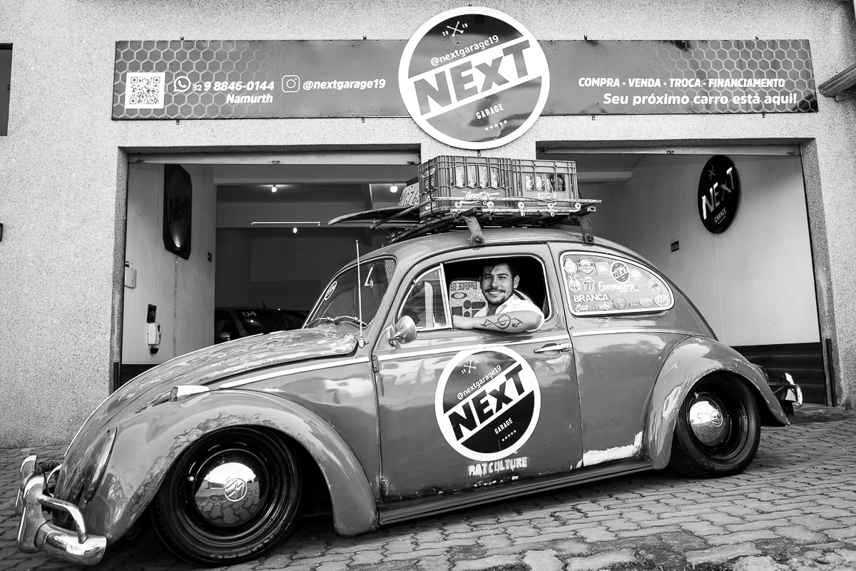 next-garage-venda-de-veiculos-usados-e-seminovos-em-barbacena-loja-de-carros-em-barbacena-empreendedor-publicidade-redes-sociais-mkt-digital-foto-publicidade-midias-sociais-fotografa-de-publicidade-em-barbacena-isabela-lobato-fotografia-fusca-azul-carros