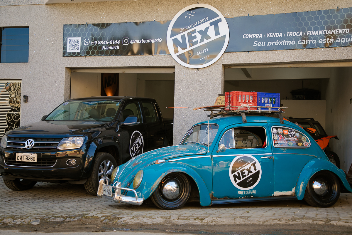 next-garage-venda-de-veiculos-usados-e-seminovos-em-barbacena-loja-de-carros-em-barbacena-empreendedor-publicidade-redes-sociais-mkt-digital-foto-publicidade-midias-sociais-fotografa-de-publicidade-em-barbacena-isabela-lobato-fotografia-fusca-azul-carros