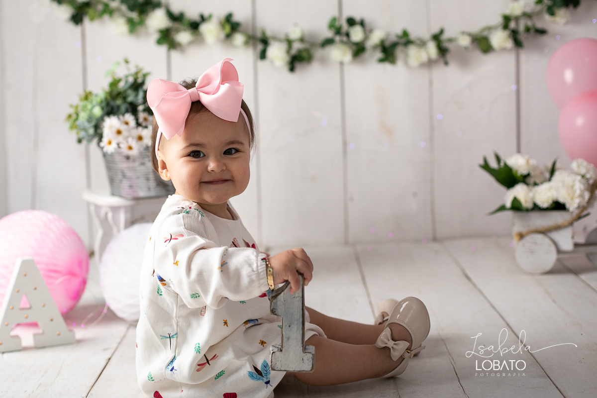 a-hora-do-bolo-esmagando-o-bolo-smash-the-cake-fotografia-de-crianca-aniversario-infantil-fotografa-de-crianca-em-barbacena-isabela-lobato-cake-smash-photography-fotografia-primeiro-aninho-estudio-fotografico-em-barbacena-isabela-lobato-fotografia