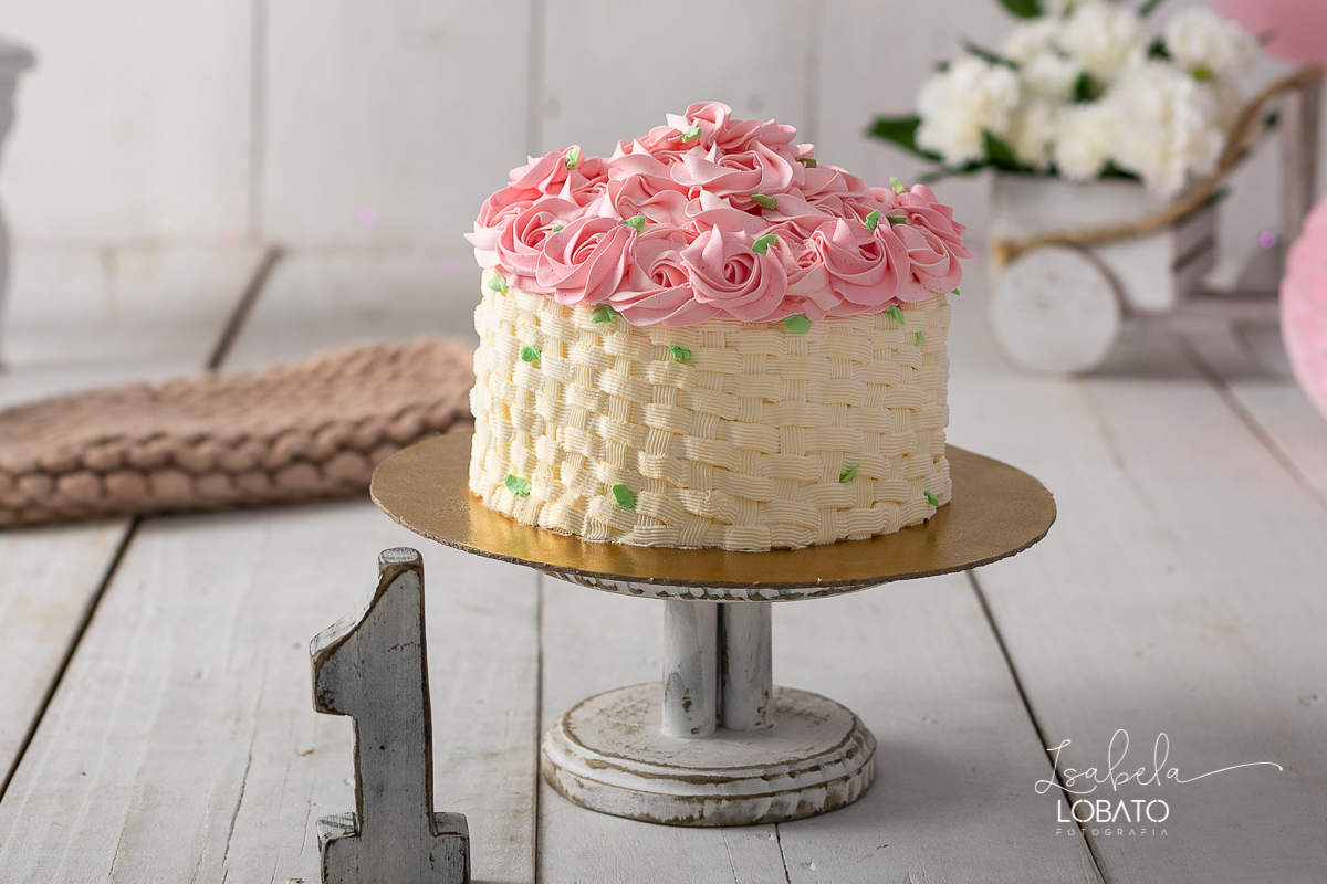 a-hora-do-bolo-esmagando-o-bolo-smash-the-cake-fotografia-de-crianca-aniversario-infantil-fotografa-de-crianca-em-barbacena-isabela-lobato-cake-smash-photography-fotografia-primeiro-aninho-estudio-fotografico-em-barbacena-isabela-lobato-fotografia