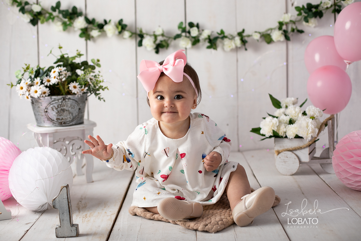 a-hora-do-bolo-esmagando-o-bolo-smash-the-cake-fotografia-de-crianca-aniversario-infantil-fotografa-de-crianca-em-barbacena-isabela-lobato-cake-smash-photography-fotografia-primeiro-aninho-estudio-fotografico-em-barbacena-isabela-lobato-fotografia