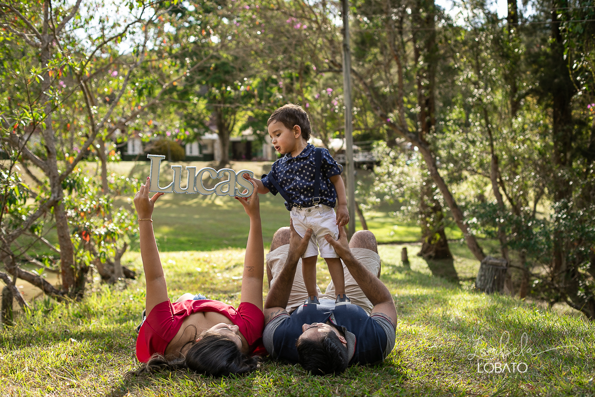 ensaio-familia-fotografia-de-familia-family-photo-ensaio-externo-em-barbacena-hotel-melhores-hoteis-de-barbacena-park-hotel-mantiqueira-fotografa-de-gestante-em-barbacena-isabela-lobato-fotografia-foto-natureza-parquinho-brincadeira-de-crianca-fotografa