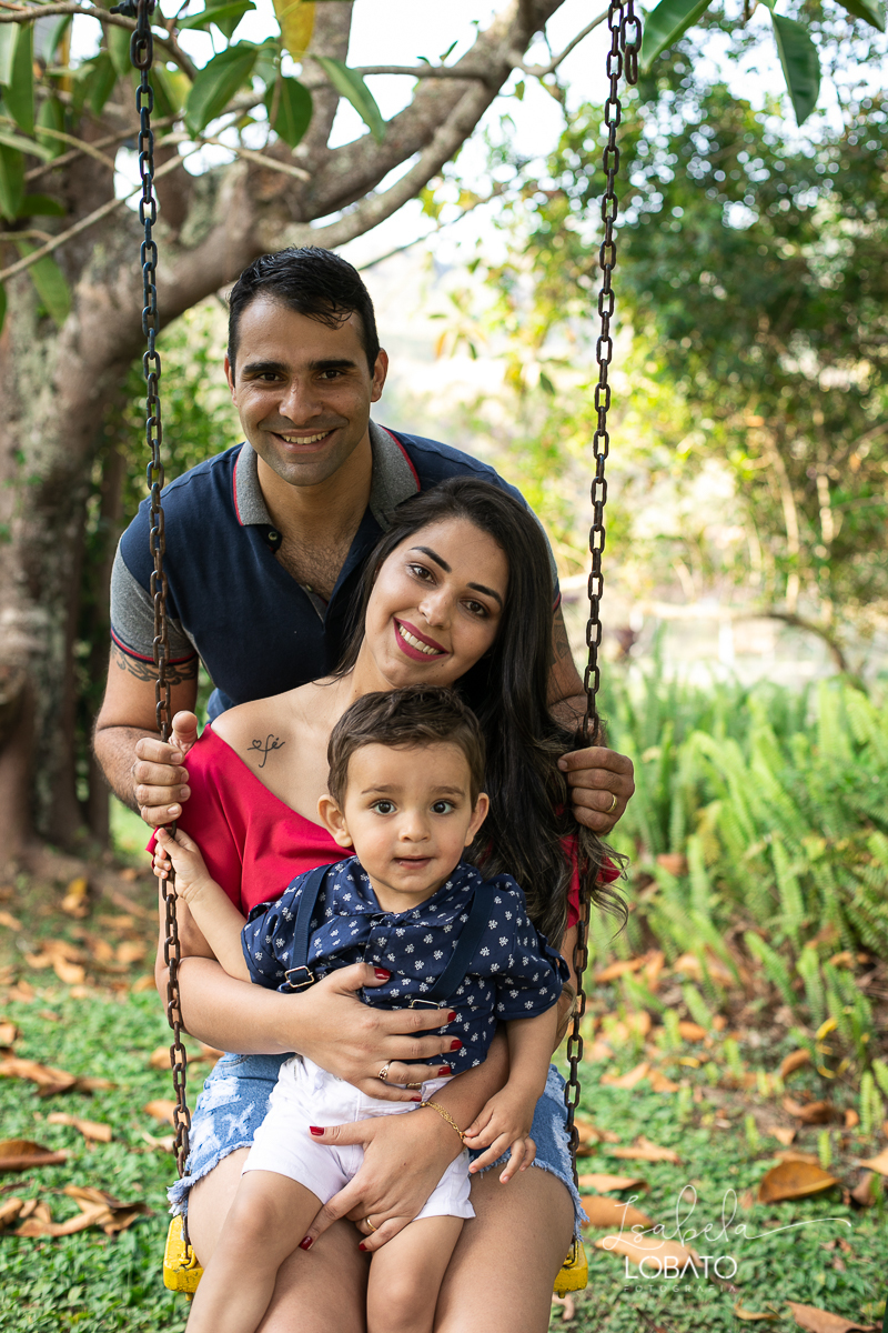 ensaio-familia-fotografia-de-familia-family-photo-ensaio-externo-em-barbacena-hotel-melhores-hoteis-de-barbacena-park-hotel-mantiqueira-fotografa-de-gestante-em-barbacena-isabela-lobato-fotografia-foto-natureza-parquinho-brincadeira-de-crianca-fotografa