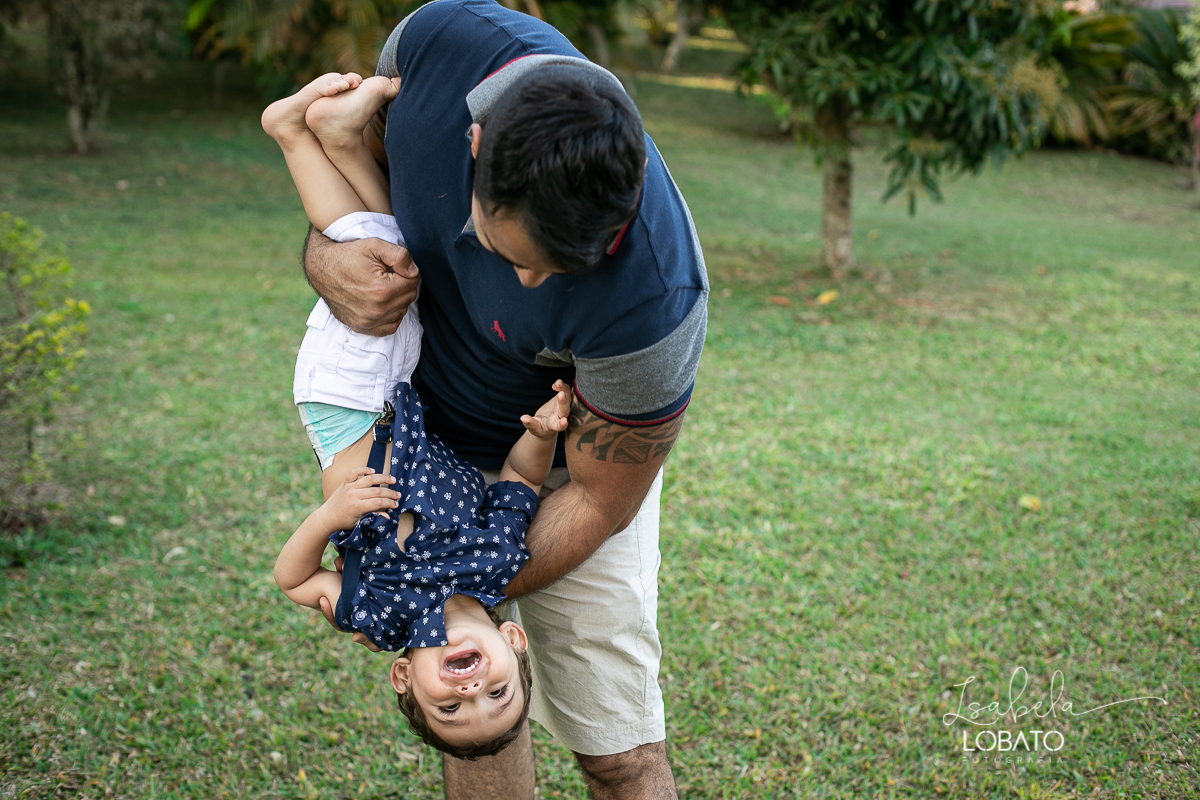 ensaio-familia-fotografia-de-familia-family-photo-ensaio-externo-em-barbacena-hotel-melhores-hoteis-de-barbacena-park-hotel-mantiqueira-fotografa-de-gestante-em-barbacena-isabela-lobato-fotografia-foto-natureza-parquinho-brincadeira-de-crianca-fotografa