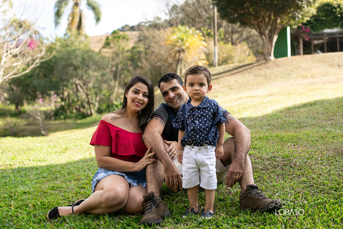 ensaio-familia-fotografia-de-familia-family-photo-ensaio-externo-em-barbacena-hotel-melhores-hoteis-de-barbacena-park-hotel-mantiqueira-fotografa-de-gestante-em-barbacena-isabela-lobato-fotografia-foto-natureza-parquinho-brincadeira-de-crianca-fotografa