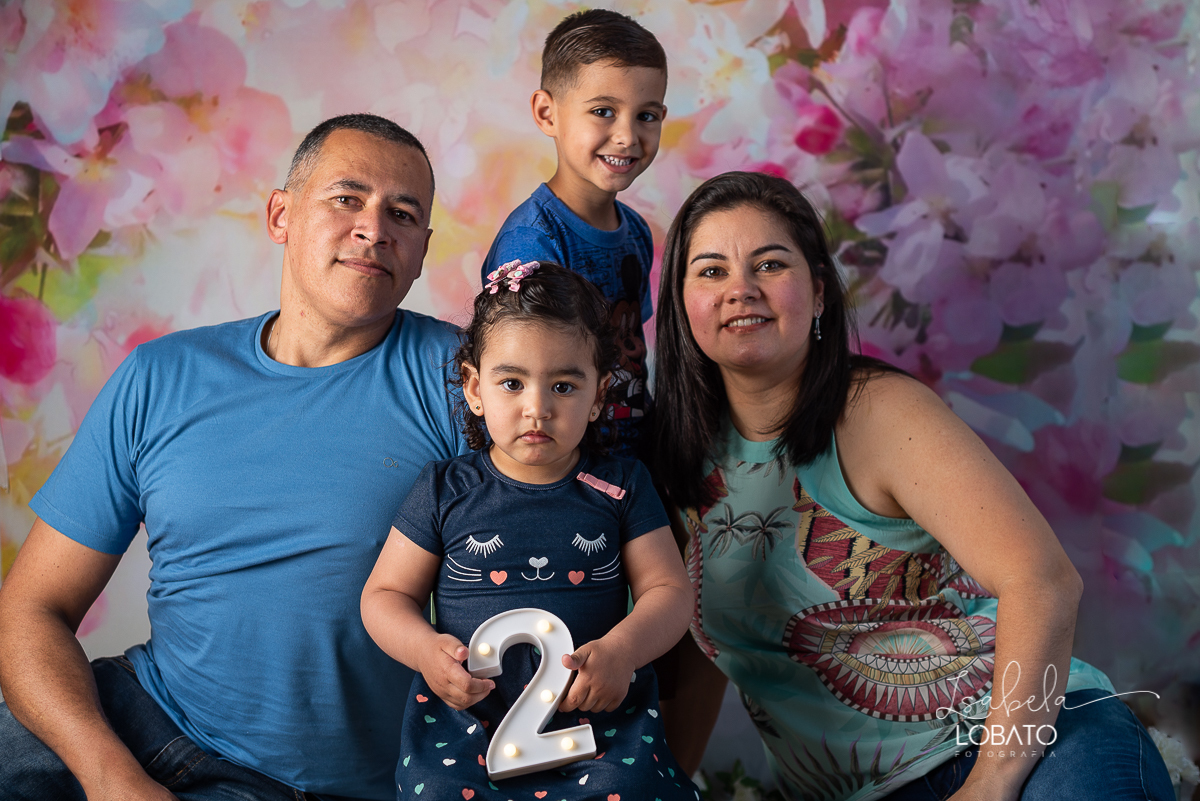 ensaio-fotografico-infantil-luisa-fez-2-o-jardim-da-luisa-festa-de-aniversario-decoracao-jardim-primavera-flores-criancas-fotografa-infantil-em-barbacena-smash-the-cake-jardim-aniversario-de-dois-anos-estudio-fotografico-em-barbacena-isabela-lobato-fotos