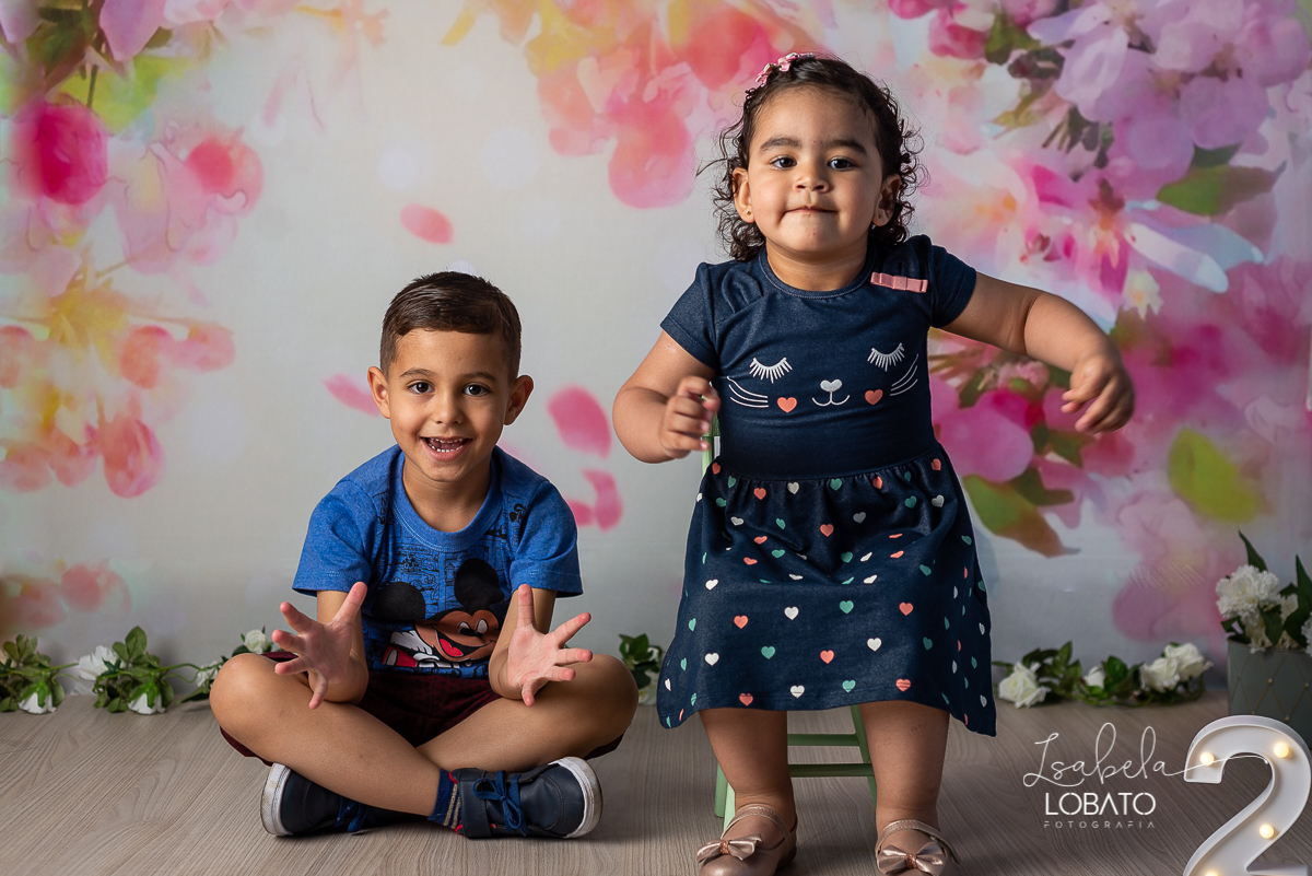 ensaio-fotografico-infantil-luisa-fez-2-o-jardim-da-luisa-festa-de-aniversario-decoracao-jardim-primavera-flores-criancas-fotografa-infantil-em-barbacena-smash-the-cake-jardim-aniversario-de-dois-anos-estudio-fotografico-em-barbacena-isabela-lobato-fotos