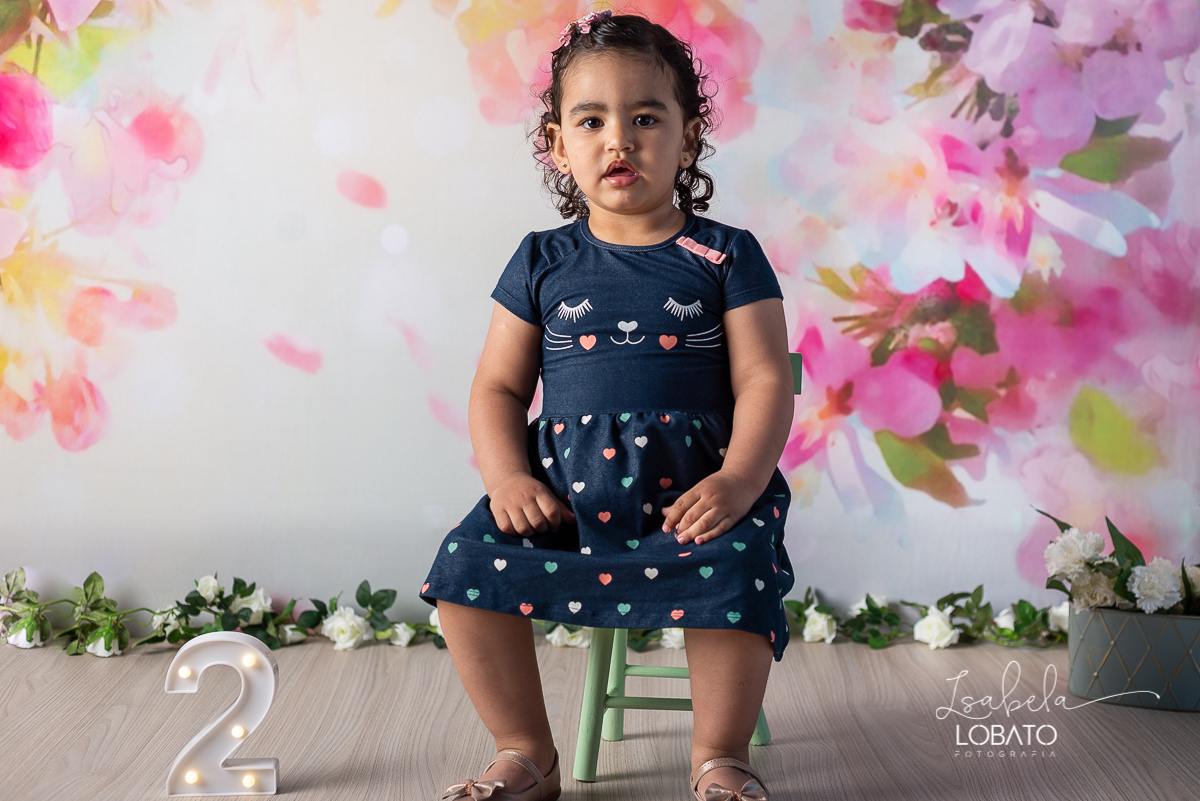 ensaio-fotografico-infantil-luisa-fez-2-o-jardim-da-luisa-festa-de-aniversario-decoracao-jardim-primavera-flores-criancas-fotografa-infantil-em-barbacena-smash-the-cake-jardim-aniversario-de-dois-anos-estudio-fotografico-em-barbacena-isabela-lobato-fotos