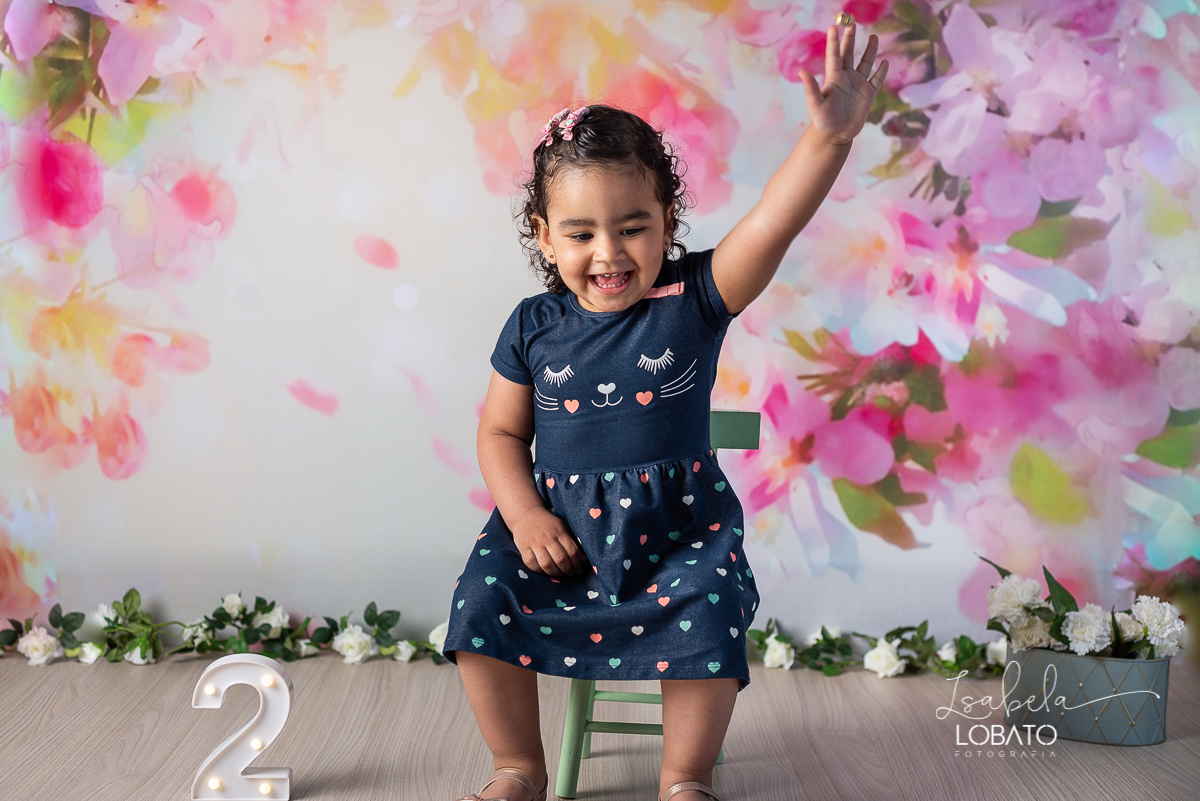 ensaio-fotografico-infantil-luisa-fez-2-o-jardim-da-luisa-festa-de-aniversario-decoracao-jardim-primavera-flores-criancas-fotografa-infantil-em-barbacena-smash-the-cake-jardim-aniversario-de-dois-anos-estudio-fotografico-em-barbacena-isabela-lobato-fotos