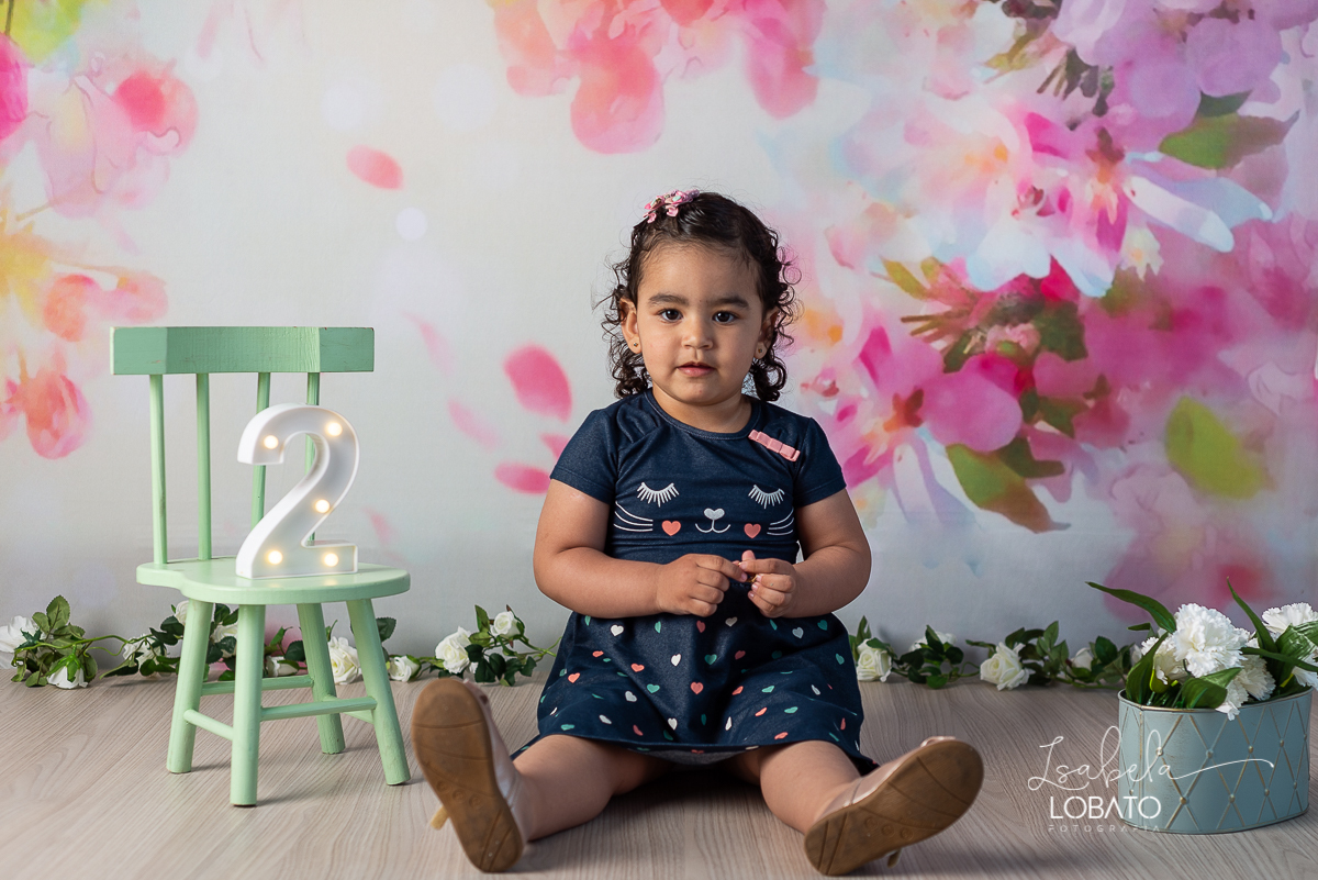 ensaio-fotografico-infantil-luisa-fez-2-o-jardim-da-luisa-festa-de-aniversario-decoracao-jardim-primavera-flores-criancas-fotografa-infantil-em-barbacena-smash-the-cake-jardim-aniversario-de-dois-anos-estudio-fotografico-em-barbacena-isabela-lobato-fotos