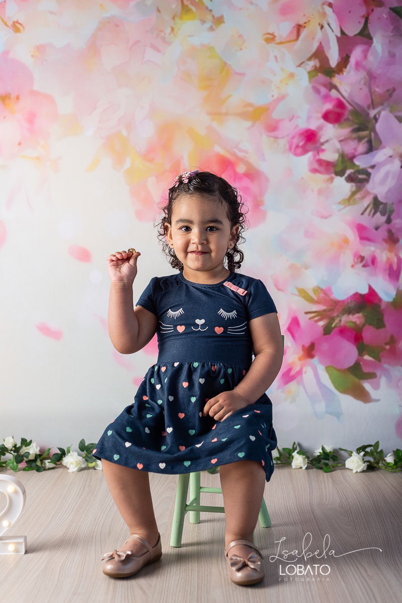 ensaio-fotografico-infantil-luisa-fez-2-o-jardim-da-luisa-festa-de-aniversario-decoracao-jardim-primavera-flores-criancas-fotografa-infantil-em-barbacena-smash-the-cake-jardim-aniversario-de-dois-anos-estudio-fotografico-em-barbacena-isabela-lobato-fotos