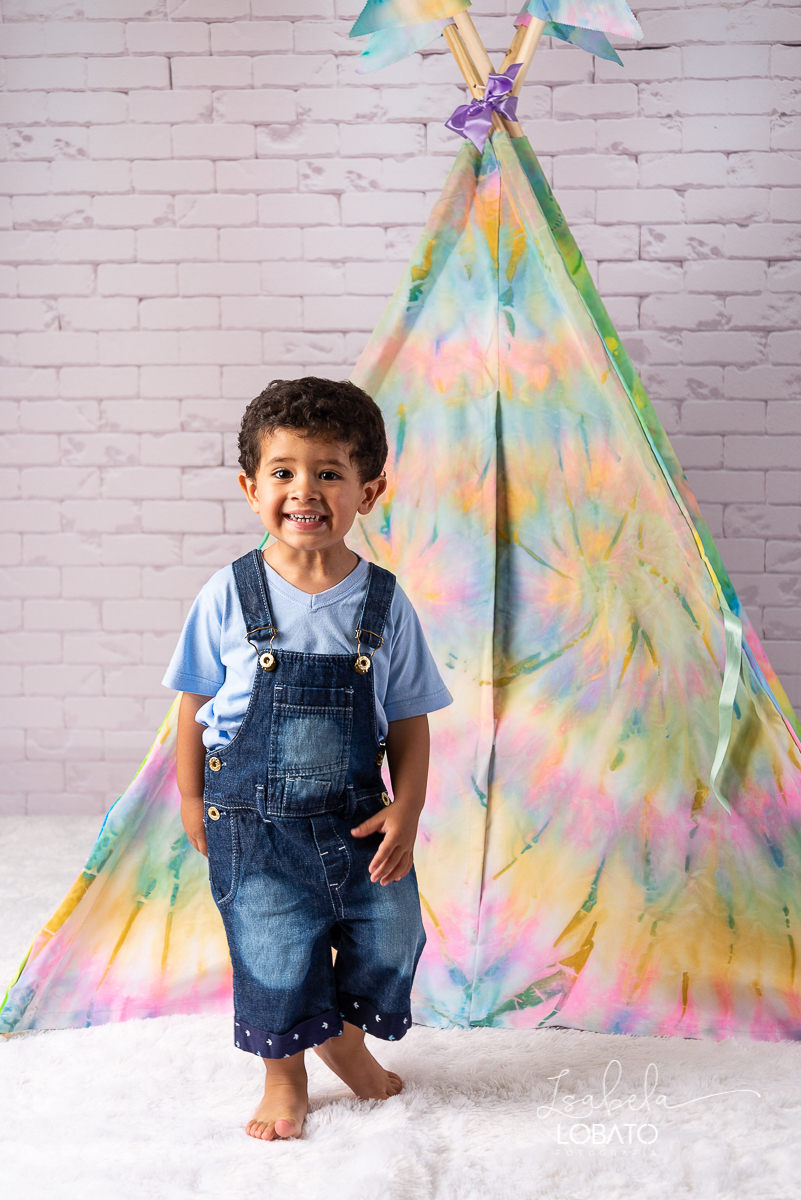 como-e-bom-ser-crianca-brincadeira-de-crianca-dia-das-criancas-2020-ensaio-fotografico -de-dia-das-criancas-fotografia-de-crianca-cabana-infantil-cabana-para-ensaio-fotografico-pintura-tie-dye-estudio-fotografico-em-barbacena-isabela-lobato-fotografia