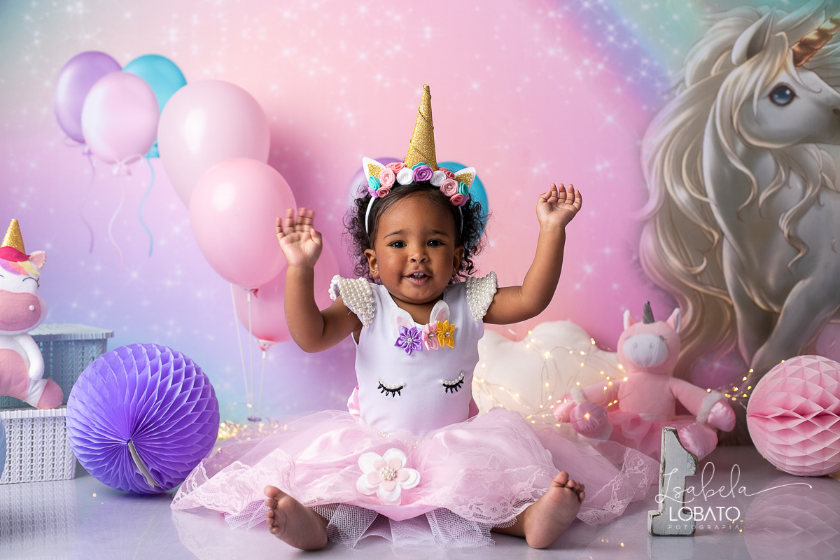 smash-the-cake-a-hora-do-bolo-esmagando-o-bolo-moana-faz-1-aniversario-unicornio-fantasia-unicornio-ensaio-fotografico-unicornio-fotografo-destaque-em-minas-gerais-melhor-fotografa-infantil-estudio-fotografico-barbacena-isabela-lobato-fotografia