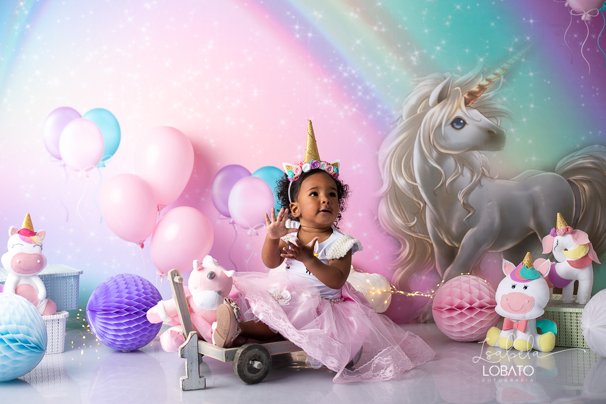 smash-the-cake-a-hora-do-bolo-esmagando-o-bolo-moana-faz-1-aniversario-unicornio-fantasia-unicornio-ensaio-fotografico-unicornio-fotografo-destaque-em-minas-gerais-melhor-fotografa-infantil-estudio-fotografico-barbacena-isabela-lobato-fotografia