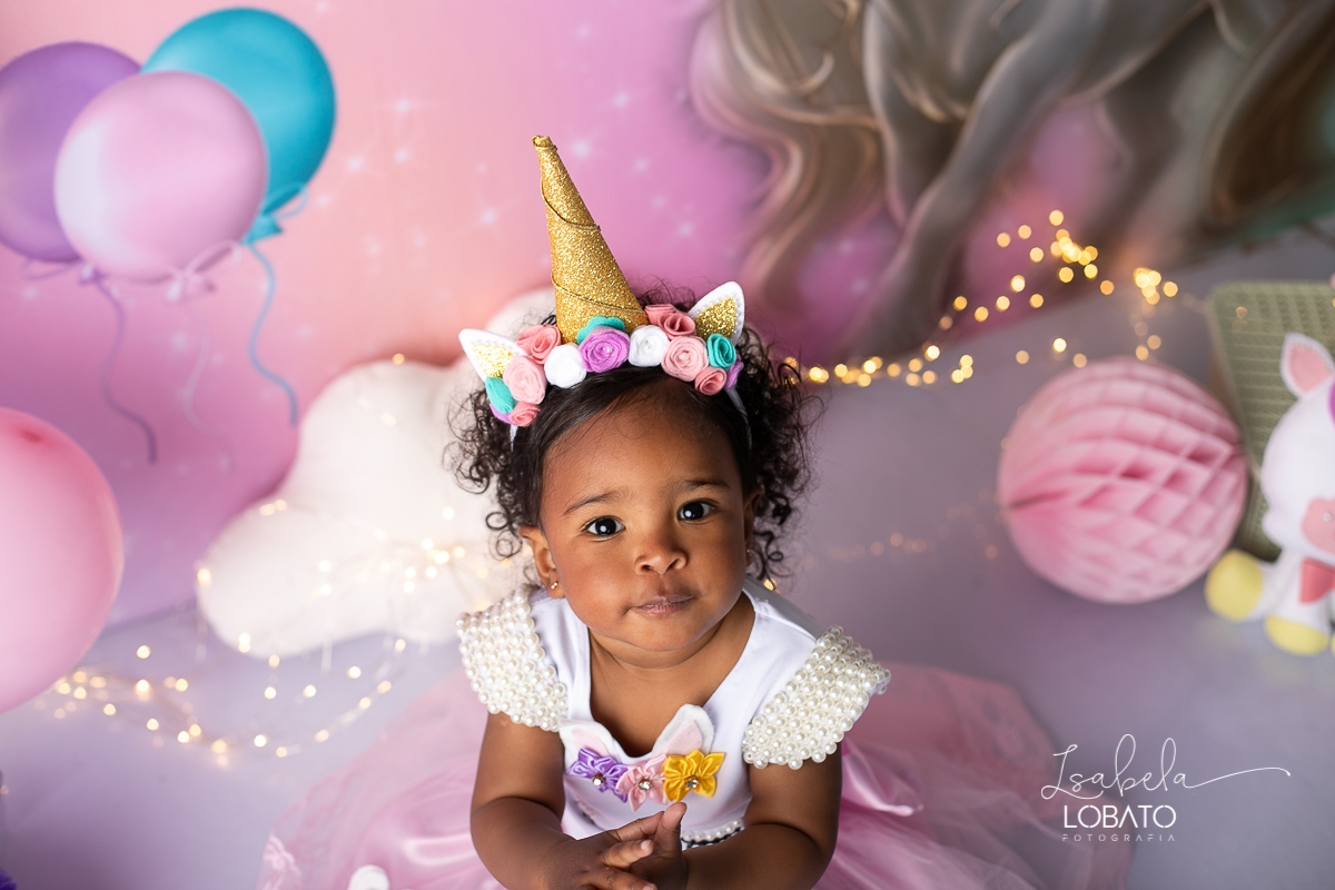 smash-the-cake-a-hora-do-bolo-esmagando-o-bolo-moana-faz-1-aniversario-unicornio-fantasia-unicornio-ensaio-fotografico-unicornio-fotografo-destaque-em-minas-gerais-melhor-fotografa-infantil-estudio-fotografico-barbacena-isabela-lobato-fotografia