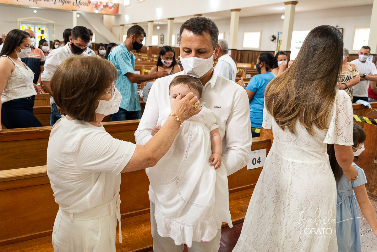 fotografia-de-batizado-em-carandai-mg-fotografo-em-carandai-festas-de-batizado-decoracao-amais-festa-carandai-fotografia-de-crianca-carndai-estudio-fotografico-carandai-isabela-lobato-fotografia-sacramento-do-batismo-decoracao-batizado-veronica