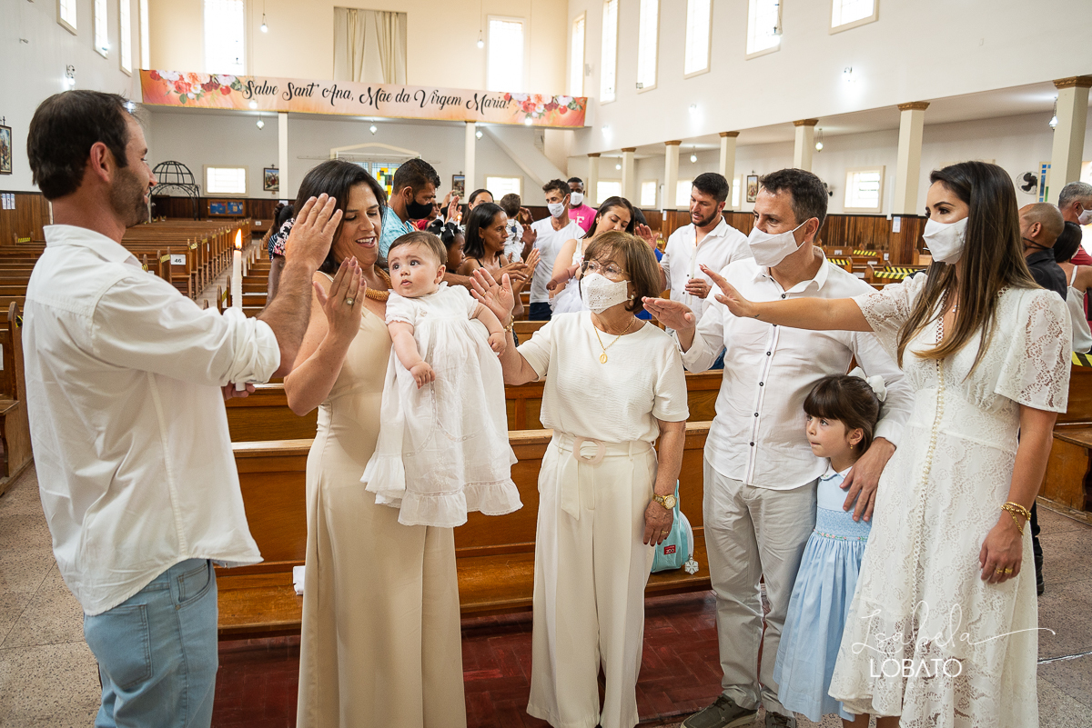 fotografia-de-batizado-em-carandai-mg-fotografo-em-carandai-festas-de-batizado-decoracao-amais-festa-carandai-fotografia-de-crianca-carndai-estudio-fotografico-carandai-isabela-lobato-fotografia-sacramento-do-batismo-decoracao-batizado-veronica
