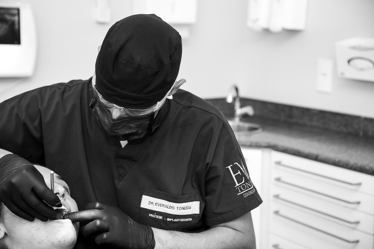 em-tonussi-odontologia-foto-biografia-biografia-fotografia-publicitaria-mktdigital-midiassociais-marketing-marketing-digital-dentista-clinica-odontológica-harmonizacao-facil-cirurgia-dentista-implantodontia-odontopediatria-moisa-tonussi-isabela-lobato