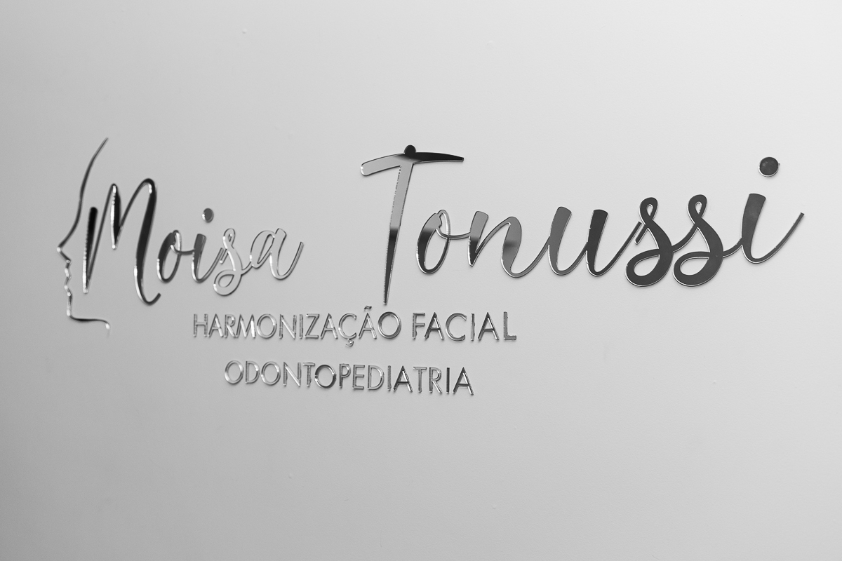 em-tonussi-odontologia-foto-biografia-biografia-fotografia-publicitaria-mktdigital-midiassociais-marketing-marketing-digital-dentista-clinica-odontológica-harmonizacao-facil-cirurgia-dentista-implantodontia-odontopediatria-moisa-tonussi-isabela-lobato