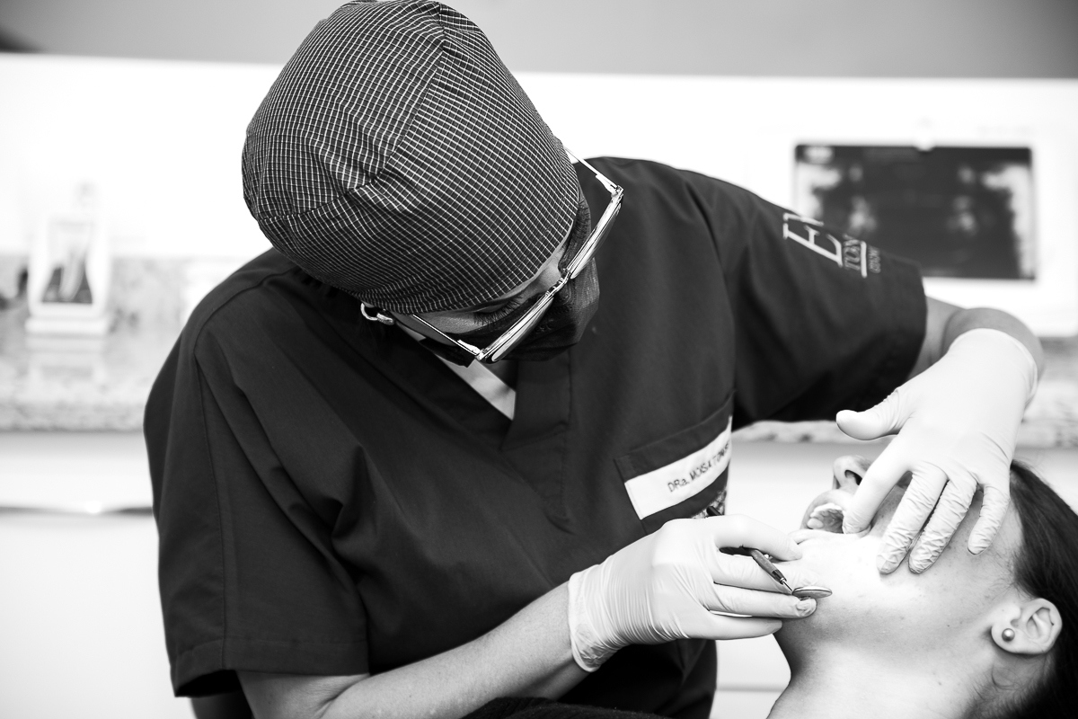 em-tonussi-odontologia-foto-biografia-biografia-fotografia-publicitaria-mktdigital-midiassociais-marketing-marketing-digital-dentista-clinica-odontológica-harmonizacao-facil-cirurgia-dentista-implantodontia-odontopediatria-moisa-tonussi-isabela-lobato