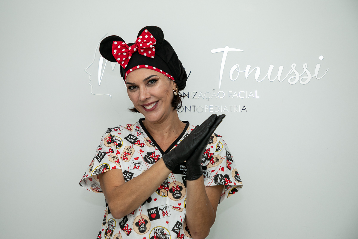 em-tonussi-odontologia-foto-biografia-biografia-fotografia-publicitaria-mktdigital-midiassociais-marketing-marketing-digital-dentista-clinica-odontológica-harmonizacao-facil-cirurgia-dentista-implantodontia-odontopediatria-moisa-tonussi-isabela-lobato