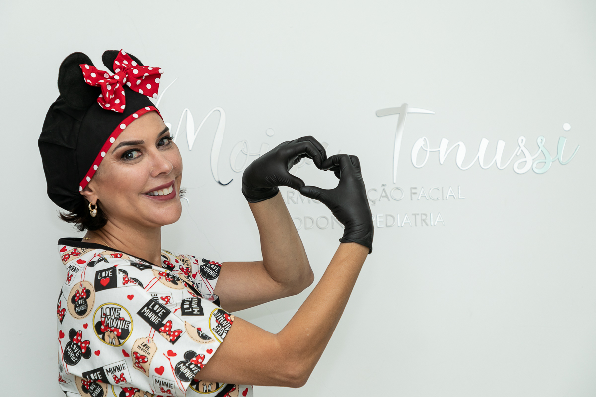 em-tonussi-odontologia-foto-biografia-biografia-fotografia-publicitaria-mktdigital-midiassociais-marketing-marketing-digital-dentista-clinica-odontológica-harmonizacao-facil-cirurgia-dentista-implantodontia-odontopediatria-moisa-tonussi-isabela-lobato