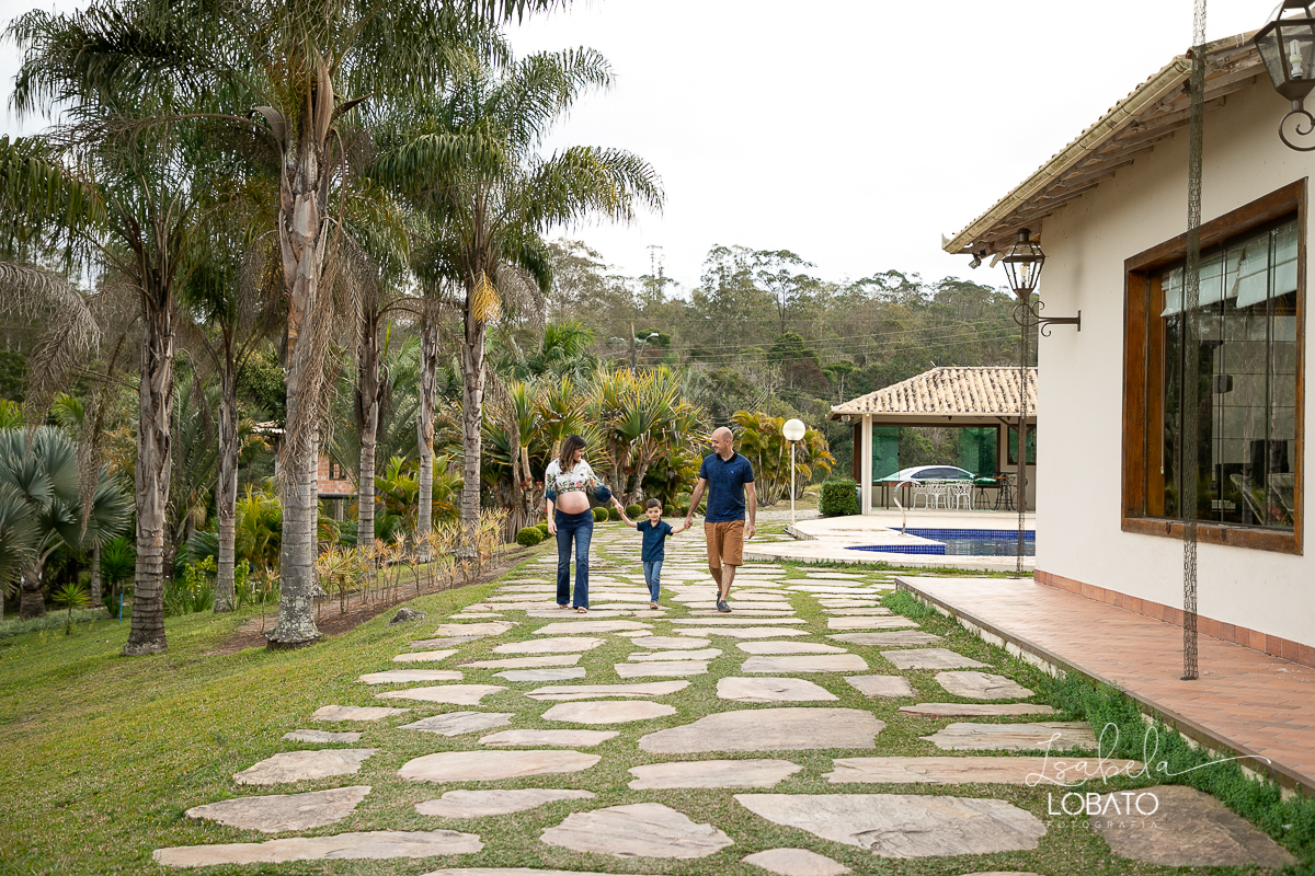 ensaio-gestante-externo-fotografia-de-gravida-fotos-de-gestante-book-de-gestante-ensaio-familia-fotografa-em-barbacena-melhor-fotografa-isabela-lobato-fotografia-ensaio-gestante-lyfiestile- amor-de-mae-roupa-de-gestante-isabela-lobato-fotografia-estudio