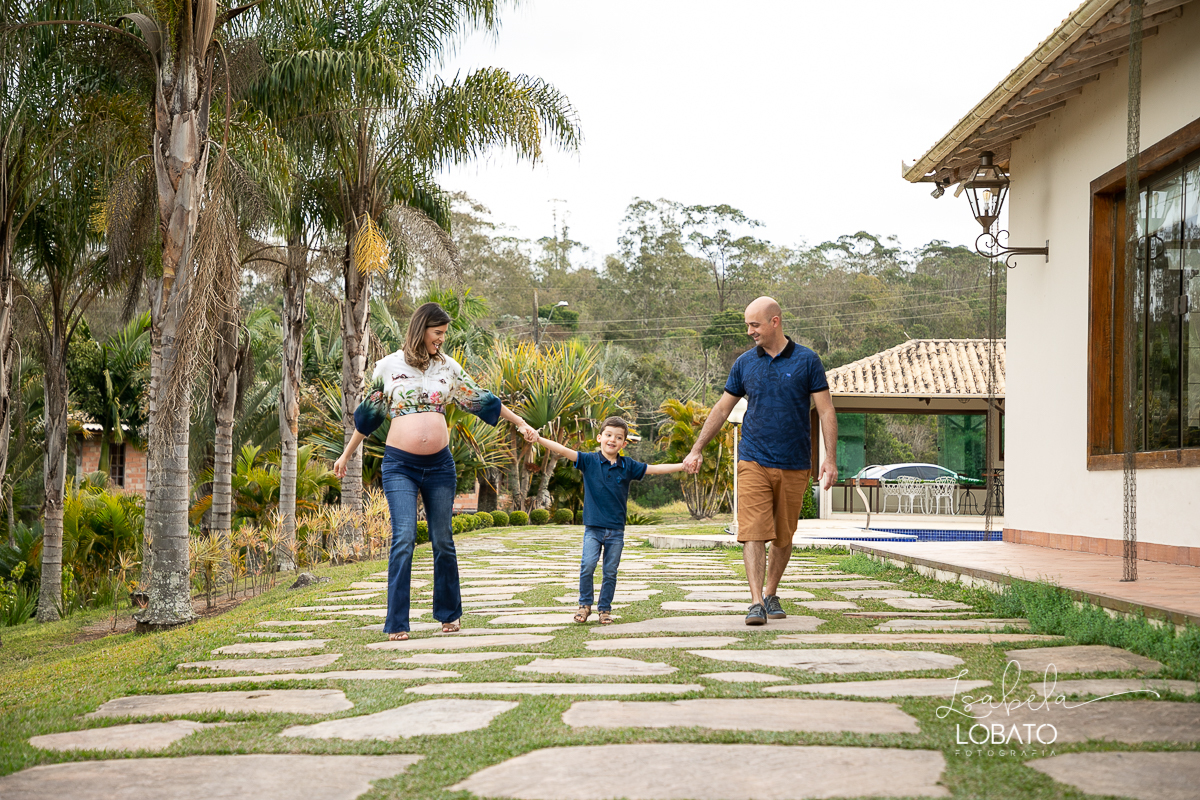 ensaio-gestante-externo-fotografia-de-gravida-fotos-de-gestante-book-de-gestante-ensaio-familia-fotografa-em-barbacena-melhor-fotografa-isabela-lobato-fotografia-ensaio-gestante-lyfiestile- amor-de-mae-roupa-de-gestante-isabela-lobato-fotografia-estudio