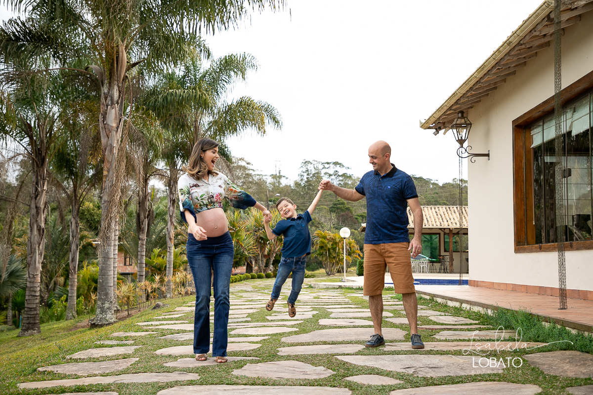 ensaio-gestante-externo-fotografia-de-gravida-fotos-de-gestante-book-de-gestante-ensaio-familia-fotografa-em-barbacena-melhor-fotografa-isabela-lobato-fotografia-ensaio-gestante-lyfiestile- amor-de-mae-roupa-de-gestante-isabela-lobato-fotografia-estudio