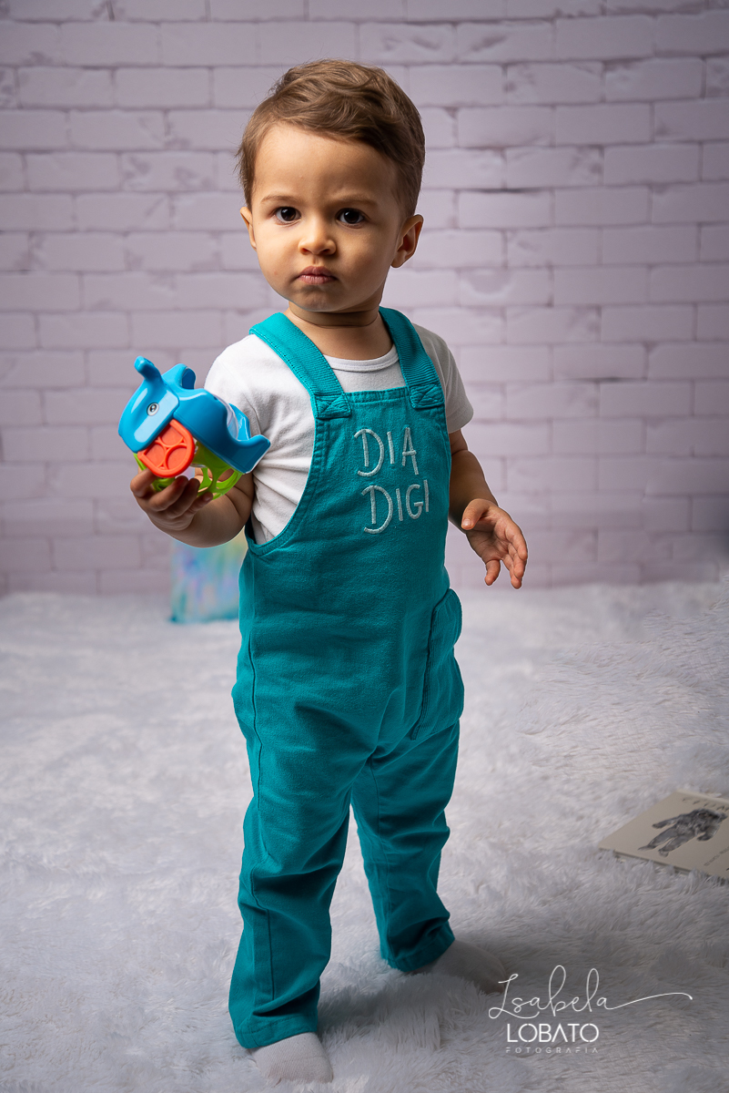 como-e-bom-ser-crianca-brincadeira-de-crianca-dia-das-criancas-2020-ensaio-fotografico -de-dia-das-criancas-fotografia-de-crianca-cabana-infantil-cabana-para-ensaio-fotografico-pintura-tie-dye-estudio-fotografico-em-barbacena-isabela-lobato-fotografia