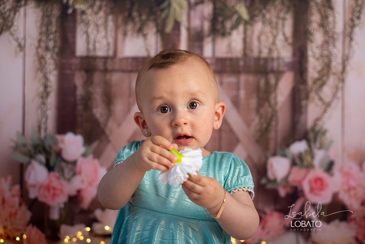 como-e-bom-ser-crianca-brincadeira-de-crianca-dia-das-criancas-2020-ensaio-fotografico -de-dia-das-criancas-fotografia-de-crianca-cabana-infantil-cabana-para-ensaio-fotografico-pintura-tie-dye-estudio-fotografico-em-barbacena-isabela-lobato-fotografia