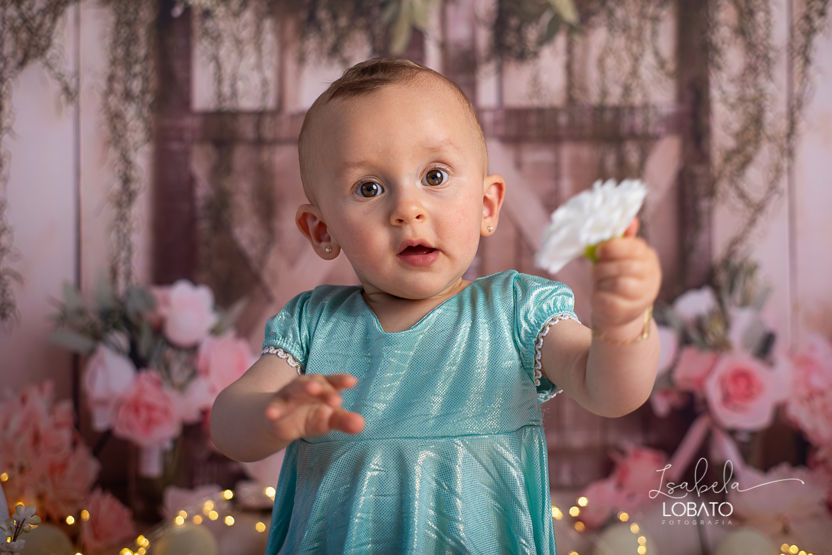 como-e-bom-ser-crianca-brincadeira-de-crianca-dia-das-criancas-2020-ensaio-fotografico -de-dia-das-criancas-fotografia-de-crianca-cabana-infantil-cabana-para-ensaio-fotografico-pintura-tie-dye-estudio-fotografico-em-barbacena-isabela-lobato-fotografia