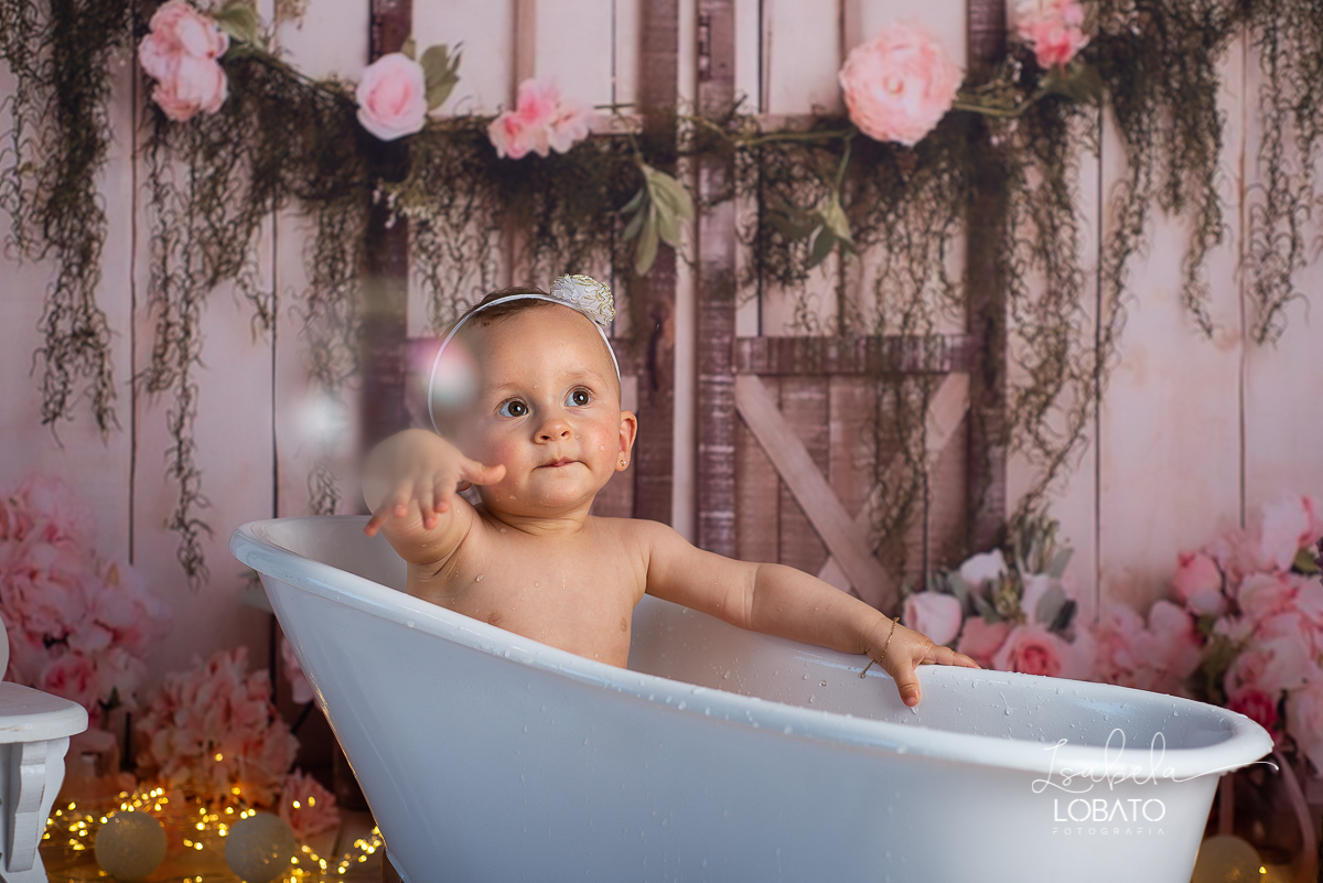 como-e-bom-ser-crianca-brincadeira-de-crianca-dia-das-criancas-2020-ensaio-fotografico -de-dia-das-criancas-fotografia-de-crianca-cabana-infantil-cabana-para-ensaio-fotografico-pintura-tie-dye-estudio-fotografico-em-barbacena-isabela-lobato-fotografia