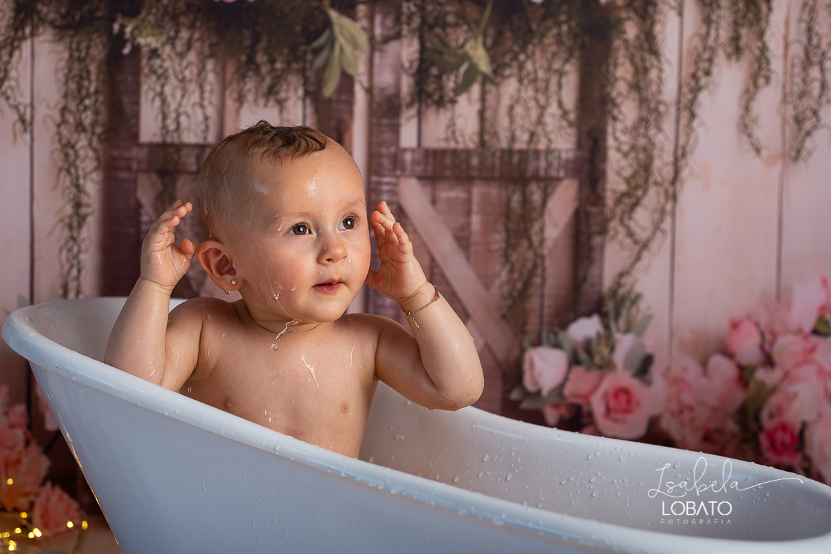 como-e-bom-ser-crianca-brincadeira-de-crianca-dia-das-criancas-2020-ensaio-fotografico -de-dia-das-criancas-fotografia-de-crianca-cabana-infantil-cabana-para-ensaio-fotografico-pintura-tie-dye-estudio-fotografico-em-barbacena-isabela-lobato-fotografia