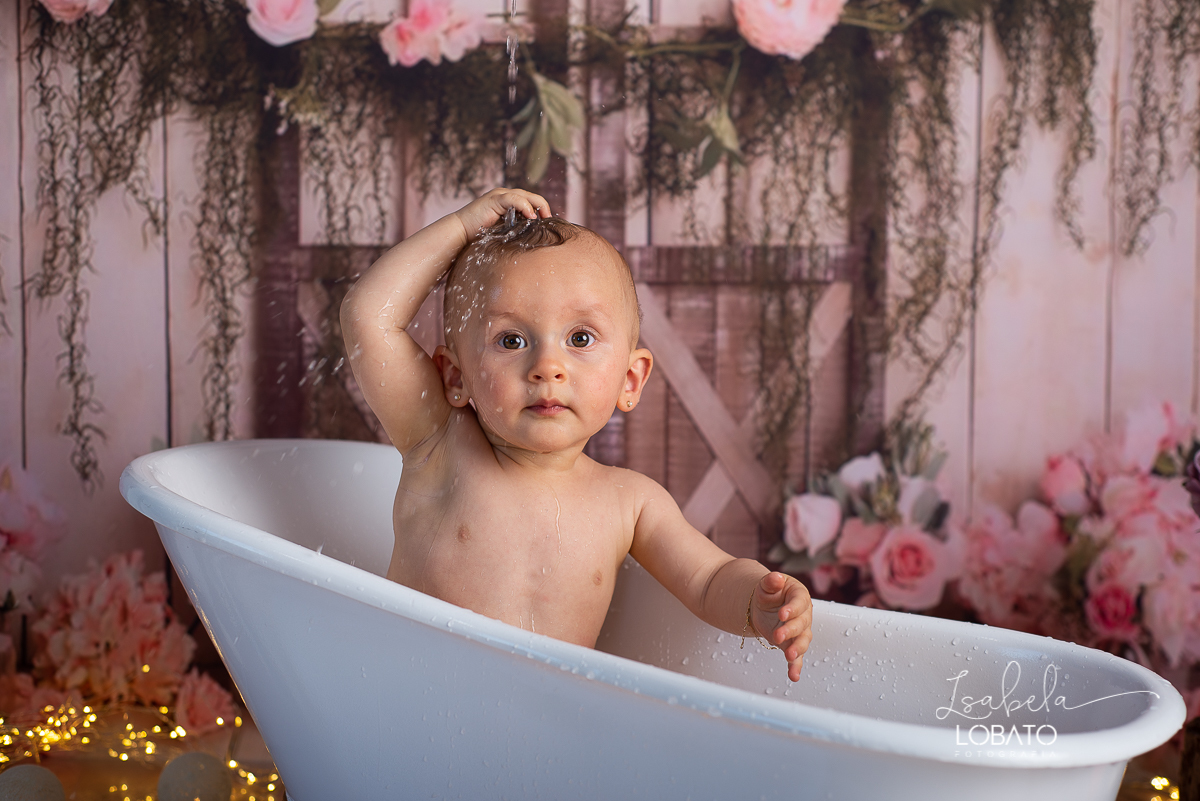 como-e-bom-ser-crianca-brincadeira-de-crianca-dia-das-criancas-2020-ensaio-fotografico -de-dia-das-criancas-fotografia-de-crianca-cabana-infantil-cabana-para-ensaio-fotografico-pintura-tie-dye-estudio-fotografico-em-barbacena-isabela-lobato-fotografia