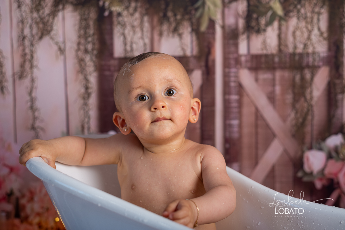 como-e-bom-ser-crianca-brincadeira-de-crianca-dia-das-criancas-2020-ensaio-fotografico -de-dia-das-criancas-fotografia-de-crianca-cabana-infantil-cabana-para-ensaio-fotografico-pintura-tie-dye-estudio-fotografico-em-barbacena-isabela-lobato-fotografia