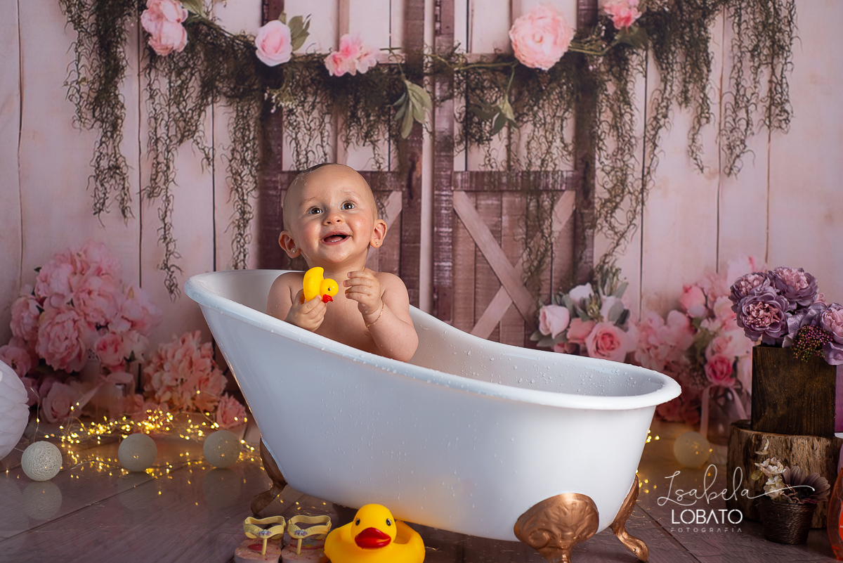 como-e-bom-ser-crianca-brincadeira-de-crianca-dia-das-criancas-2020-ensaio-fotografico -de-dia-das-criancas-fotografia-de-crianca-cabana-infantil-cabana-para-ensaio-fotografico-pintura-tie-dye-estudio-fotografico-em-barbacena-isabela-lobato-fotografia