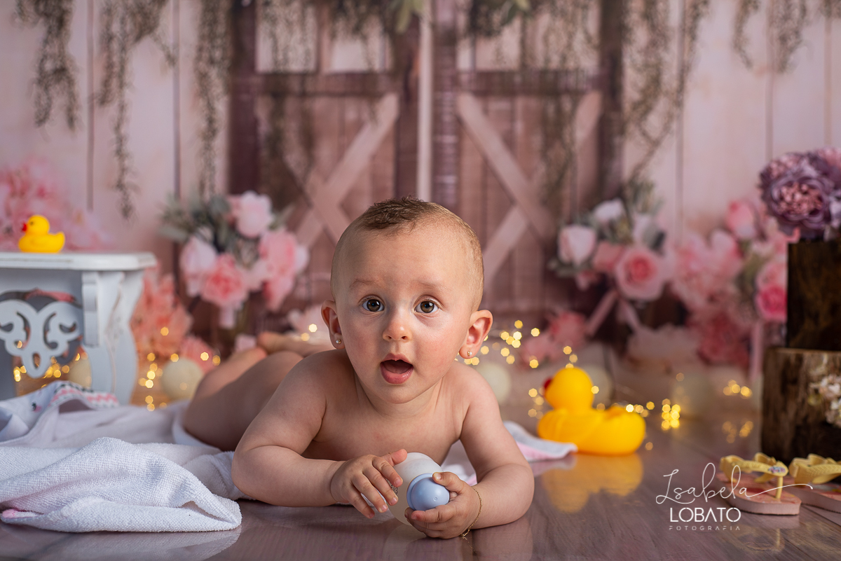 como-e-bom-ser-crianca-brincadeira-de-crianca-dia-das-criancas-2020-ensaio-fotografico -de-dia-das-criancas-fotografia-de-crianca-cabana-infantil-cabana-para-ensaio-fotografico-pintura-tie-dye-estudio-fotografico-em-barbacena-isabela-lobato-fotografia