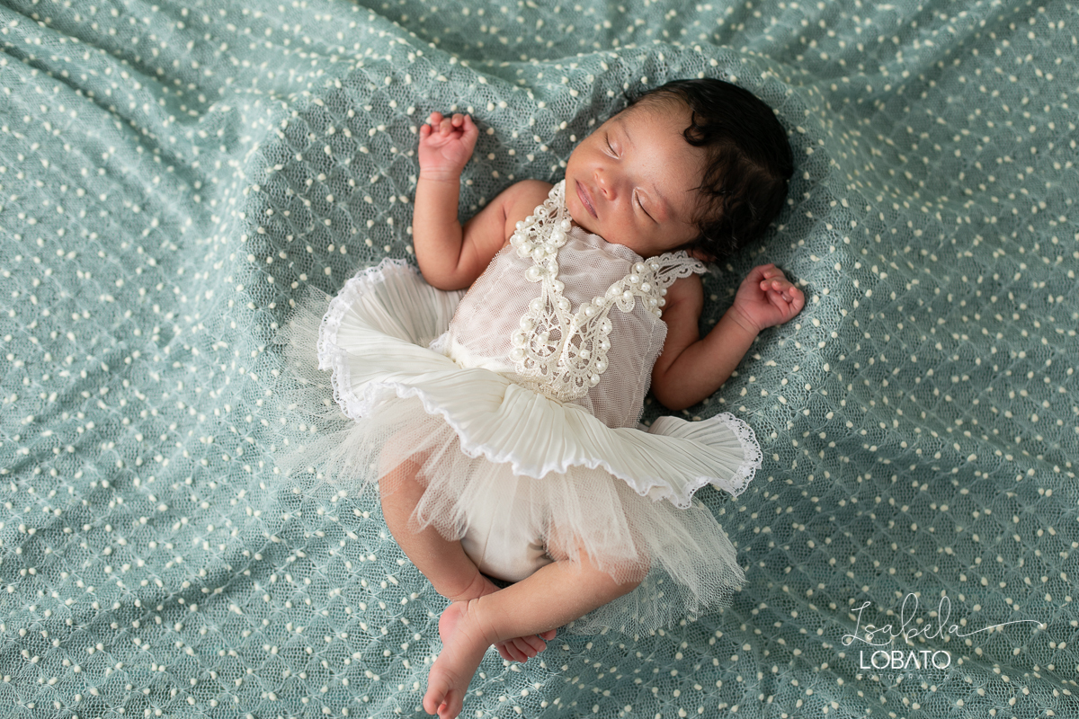 fotografia-de-bebes-foto-de-recem-nascido-ensaio-fotografico-de-bebe-recem-nascido-ensaio-newborn-bebes-primeiros-dias-lefotick-props-do-bem-acompanhamento-criativo-estudio-fotografico-para-bebes-melhor-fotografa-de-barbabacena-isabela-lobato-fotografia