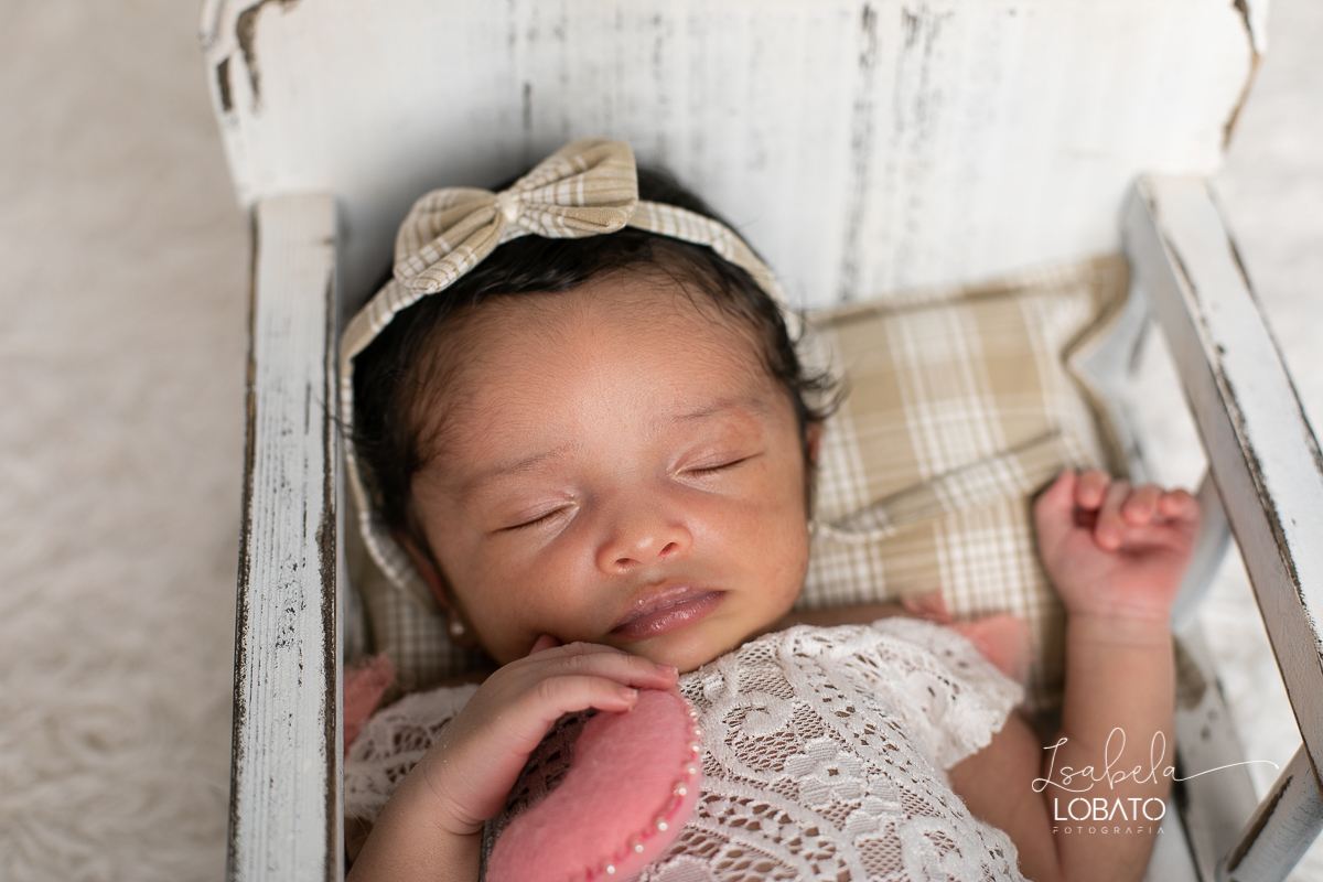fotografia-de-bebes-foto-de-recem-nascido-ensaio-fotografico-de-bebe-recem-nascido-ensaio-newborn-bebes-primeiros-dias-lefotick-props-do-bem-acompanhamento-criativo-estudio-fotografico-para-bebes-melhor-fotografa-de-barbabacena-isabela-lobato-fotografia